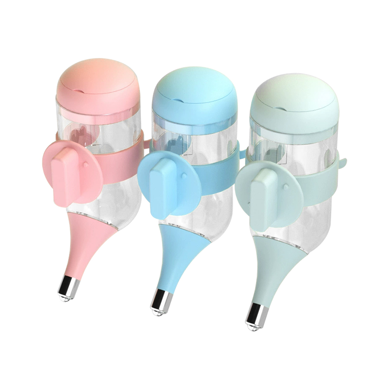 Hanging water drinker for dog and cat